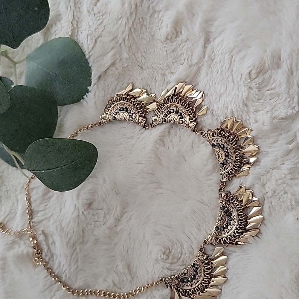 💎 2/$10 or 3/$12 Gold + Black Statement Necklace
